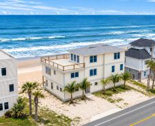 6BRs with 4 Oceanfront/ Featuring en Suite Bathrooms / Directly on the Beach
