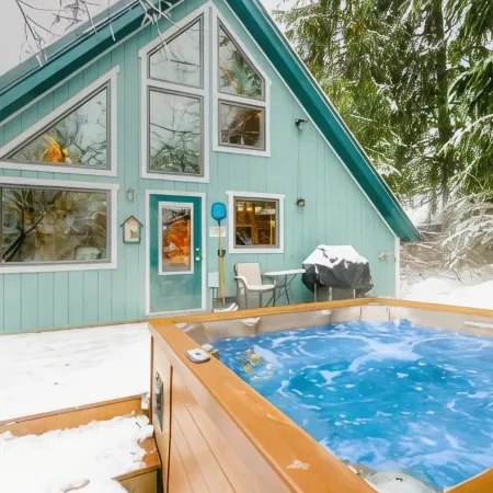 Two-bedroom Plus Loft Chalet w/ Mountain Views