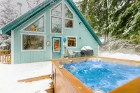 Two-bedroom Plus Loft Chalet w/ Mountain Views - شاليه