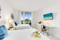 Balcony with View, Pool, Gym, Near Beach - 2-Star