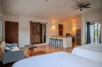 Mi Villa Cabo - 4 bedroom amazing location in downtown Cabo San Lucas - Bungalows