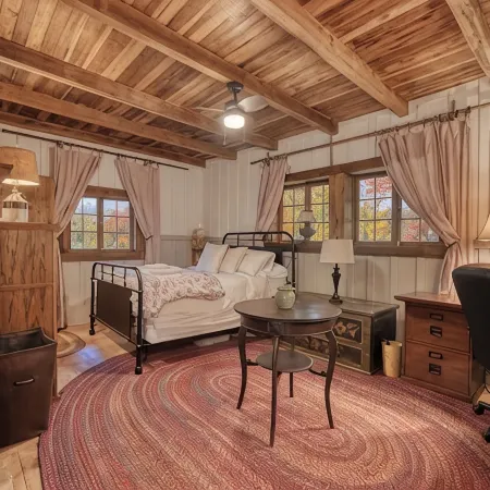 Rustic Historical Cabin Near Wineries & Gold Mines