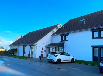 Shelder Hôtel - Cherbourg EN Cotentin - Equeurdreville فنادق في Equeurdreville-Hainneville