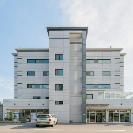 Marine Port Resort Отели рядом с достопримечательностью «Храм Якчхунса»