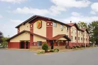 Super 8 by Wyndham Richmond Airport VA Hotels in Montrose