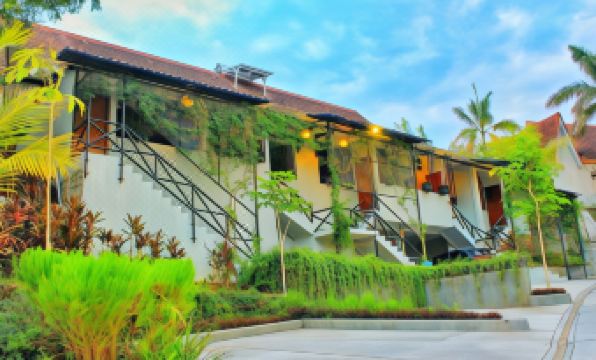 Bukit Daun Hotel and Resort Kediri - Housity