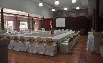 Dewi Sinta Hotel and Restaurant