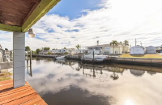 Flamingo Bay Cottage 3 Bedroom Cottage by RedAwning