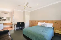 Catalina Motel Lake Macquarie Hotels in Marks Point