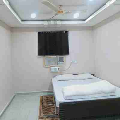 OYO Shree Guest House Rooms