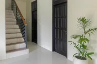 RedDoorz Syariah Near Stasiun Madiun 2 Hotels in Mangu Harjo