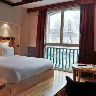 Logis Hôtel les Pages Rest. le Petit Comptoir Rooms