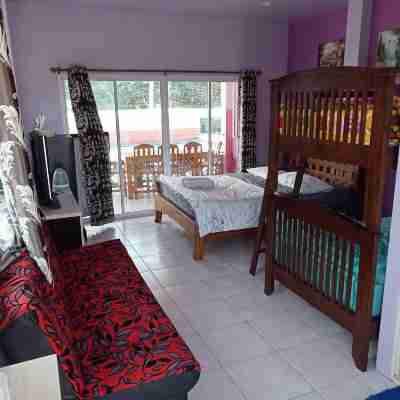 บัวชมพู วิว รีสอร์ท ไทกุง เกาะสีชัง Rooms