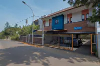 RedDoorz Syariah Near Krida Nusantara Hotels near Faculty of Sharia and Law UIN SGD Bandung