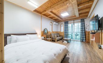 Gyeongju Mont Blanc Pension (Pool Villa, Group Room, Near Bomun Complex)