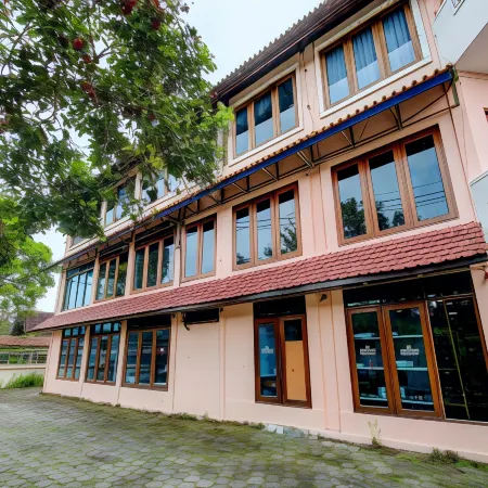 Hotel O Sawang Sana Motel Syariah Near Sman 1 Sangkapura Отели в г. округ Гресик