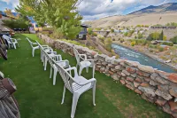 Yellowstone River Motel Hotels in 