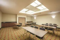 La Quinta Inn & Suites by Wyndham Hillsboro Hotels in Hillsboro