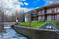 Econo Lodge Inn & Suites on the River Hotels in Gatlinburg