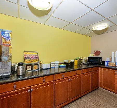 Super 8 by Wyndham Clarksville Northeast