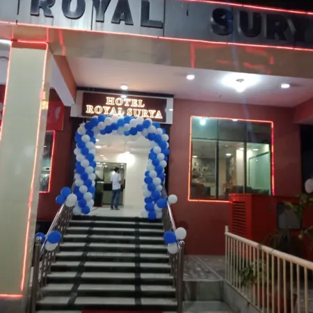 Goroomgo Royal Surya Gaya Отели рядом с достопримечательностью «Vishnupad Temple»