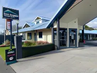 Bassingers Motor Lodge - parking