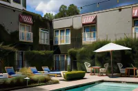 Hotel Ella - Pools