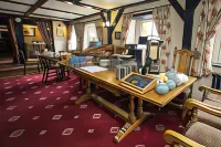 Queens Head Inn Hotel di Clifton