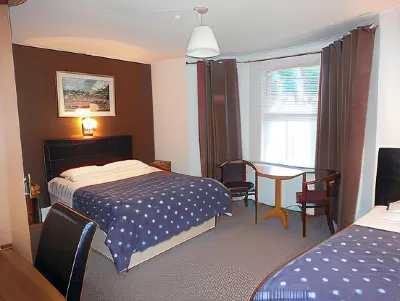 Warwick Lodge Hotels near Kingston University - Seething Wells Halls of Residence