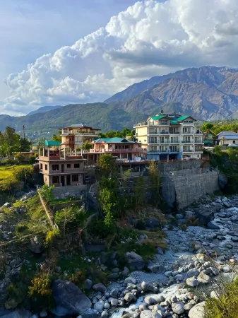 Kailasham Stay Отели рядом с достопримечательностью «Dharamsala War Memorial»