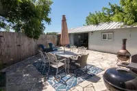 Pet friendly; Close to wineries; Great for girls weekend or family getaways Hotel dekat Grape Creek Vineyards