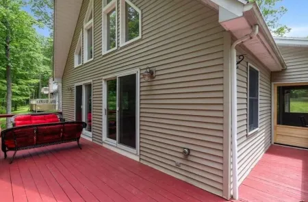 Beautiful and Spacious Pocono Chalet near all 4 season activities!