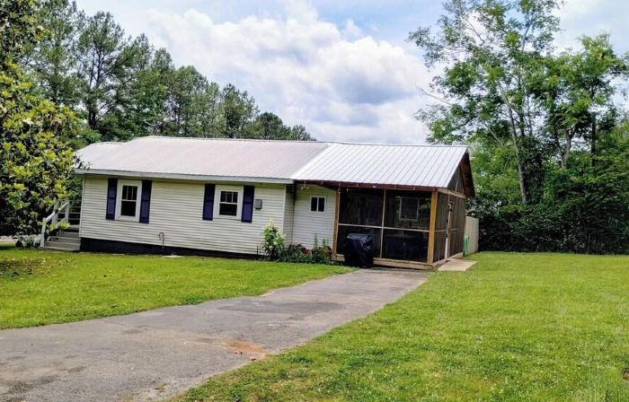 Charming cottage Pet Friendly 1 BR Tranquil Steele Wifi