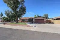 Happy Harmont House Hotels in Glendale