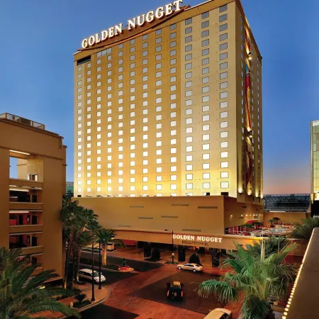 Golden Nugget Las Vegas Отели рядом с достопримечательностью «Торговый центр Meadows»