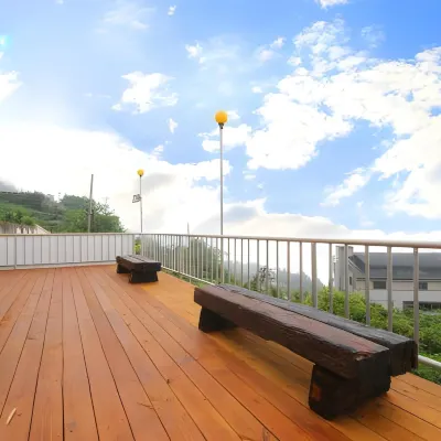 山明秀民宿 星空童話木屋周辺のホテル