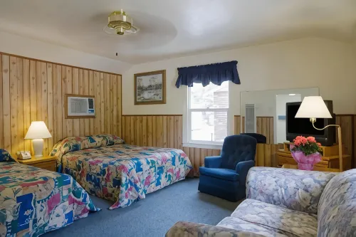 Lazy J Ranch Motel فنادق في ثري ريفرز