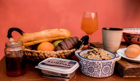 Mascot Garden Rooms Отели рядом с достопримечательностью «Anthony Quinn Bay»