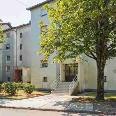 Apartment Sleeps 4 with Free Parking Hotel Exterior