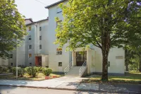 Apartment Sleeps 4 with Free Parking