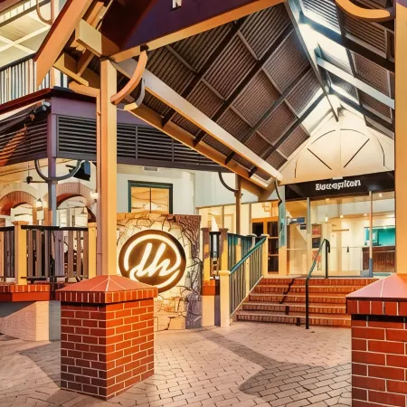 Loxton Community Hotel Motel Отели в г. Локстон