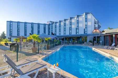 Mercure Lyon Est Villefontaine Отели в г. Сен-Кантен-Фаллавье