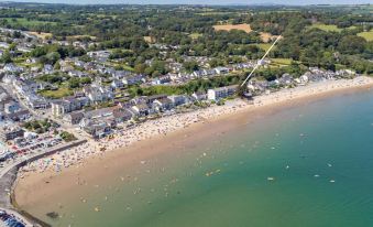 Pleasant View - Direct Beach Access, Sea Views and Parking