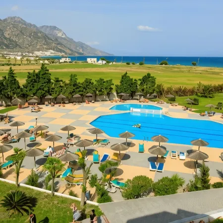 Sovereign Beach Hotel Отели рядом с достопримечательностью «Крепость Антимахия»