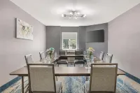 Best Western Plus Raleigh Crabtree Valley Hotel فنادق في House Creek