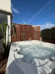 Hotel Sable Et Soleil - Port, Plage et Jacuzzi Privé - Hot Tub
