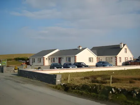 Glasha Meadows Accommodation Отели рядом с достопримечательностью «Скалы Мохер»