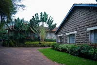 Rosslyn Studios Hotels in Ruaka