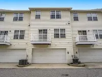 노트르담까지 도보 거리, 넓은 3베드룸 타운홈, 차고 있음, 가족 친화적인 편의시설 123p