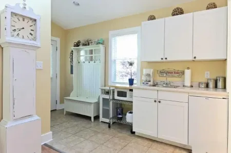 Charming New Buffalo Cottage